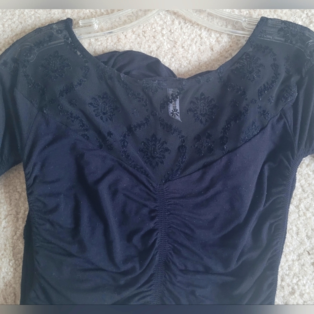 Womens top - Picture 2 of 4